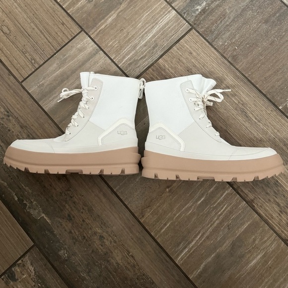 UGG Lug Platform Lace-Up Combat Boot Women’s size 9.5 - Picture 10 of 11